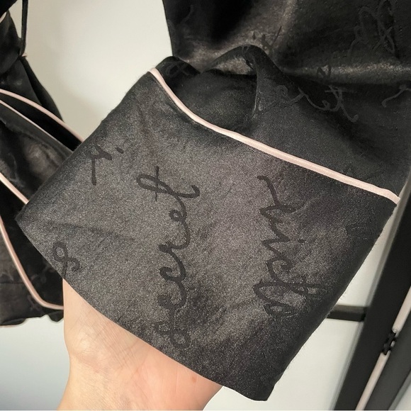 𝅺Victoria Secret Black Satin Robe with Ballet Pink Trim Women’s Lingerie - Picture 15 of 16